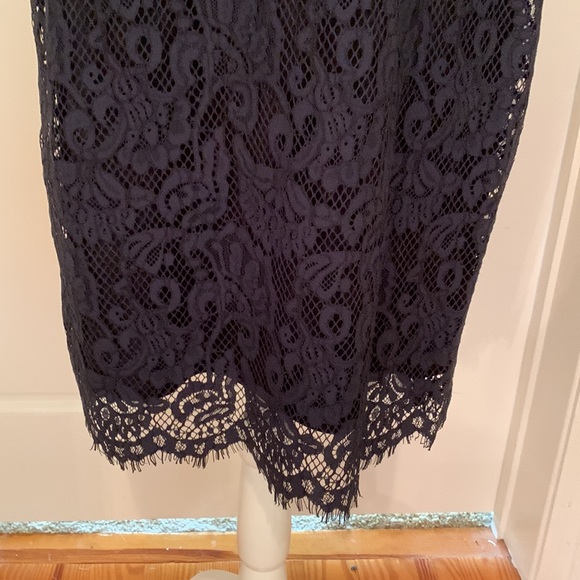 EUC. Banana republic lace dress - Picture 5 of 7